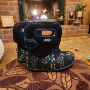 Bogs Toddler Blue and Black Geometric Boots
